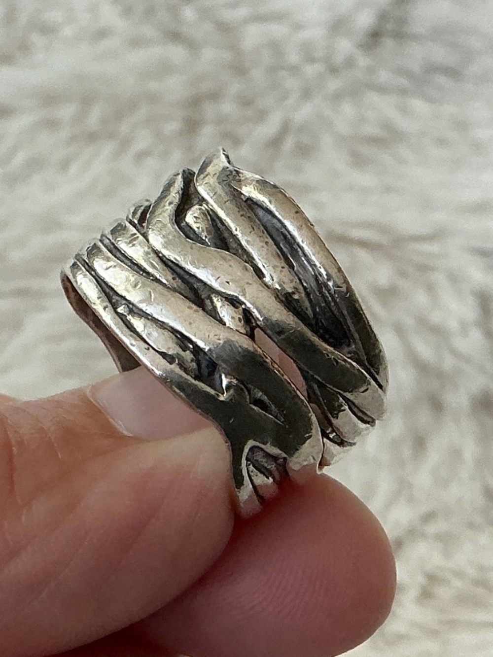 Silver Ring with White Mother-of-Pearl Center - Picture 6 of 12
